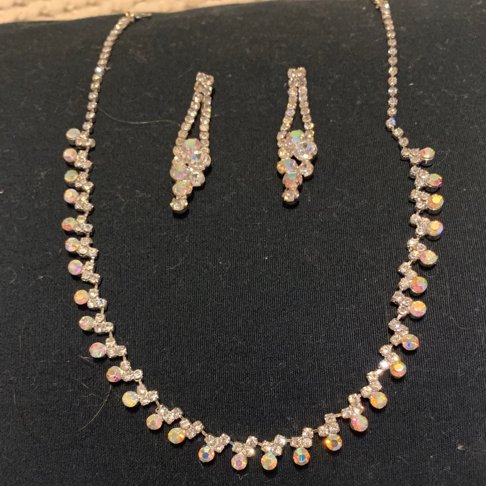 Dazzling Opal and Silver Necklace Set
